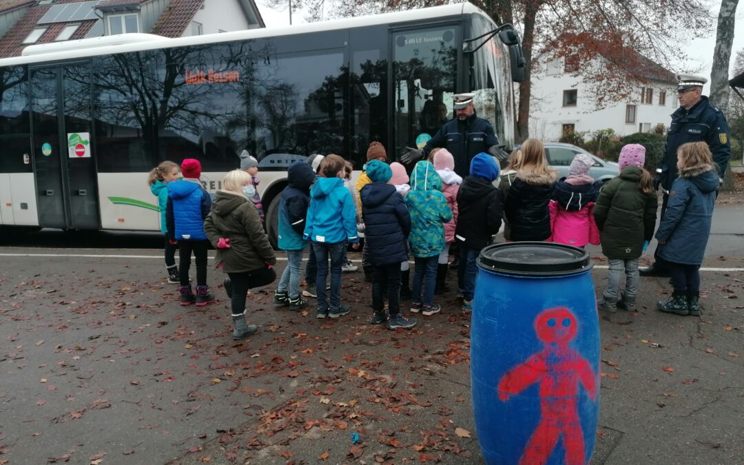 Schulbussicherheitstraining für Erstklässler