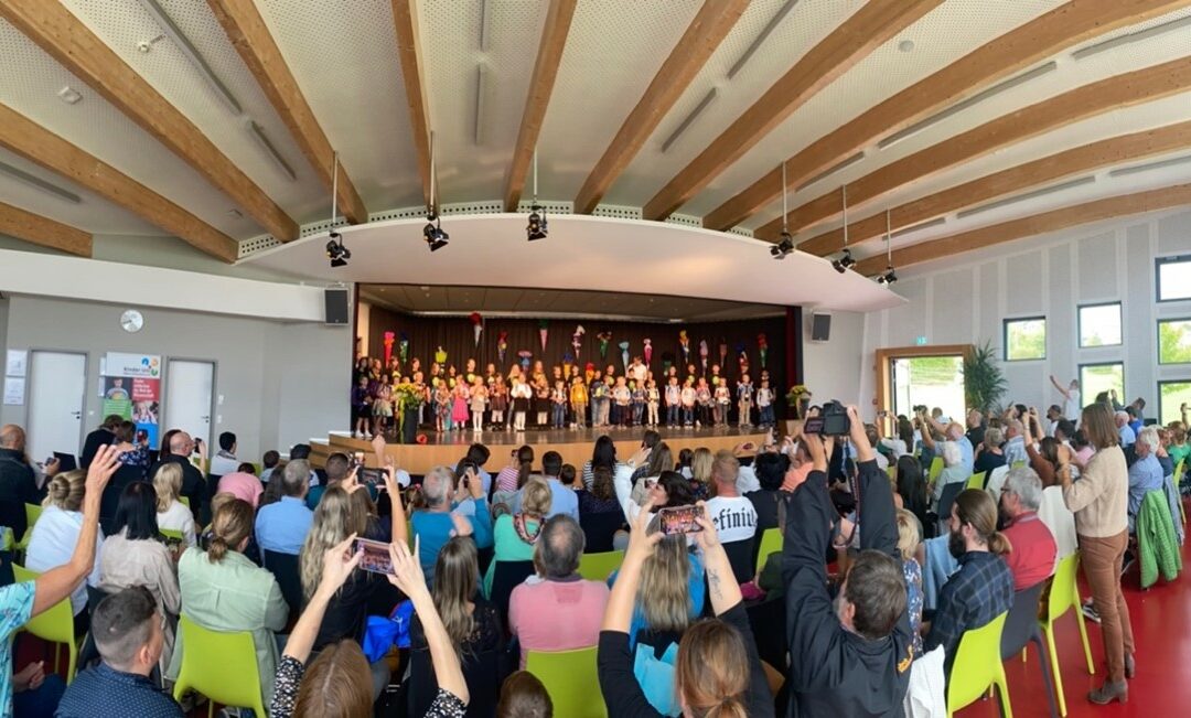 70 strahlende Kinder – Einschulungsfeiern der Erstklässler an der Mühlbachschule in Schemmerhofen